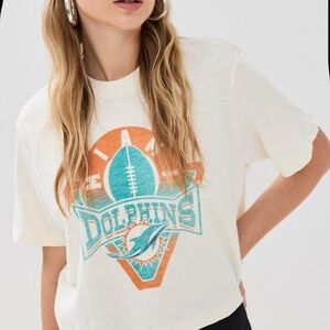 Cream Graphic Tee with Dolphins Logo